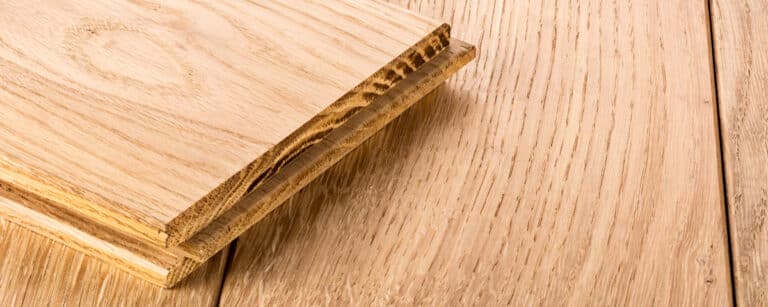 Dans quel sens poser son parquet : lames de parquet en bois posées au sol